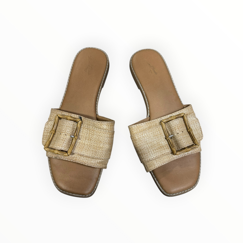 BUCKLE SANDALS