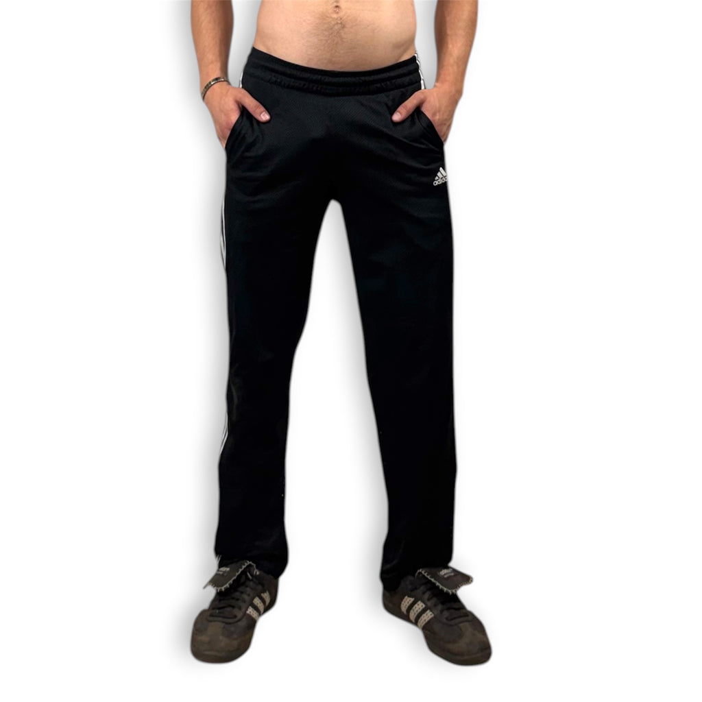 BLACK ADIDAS SWEATS