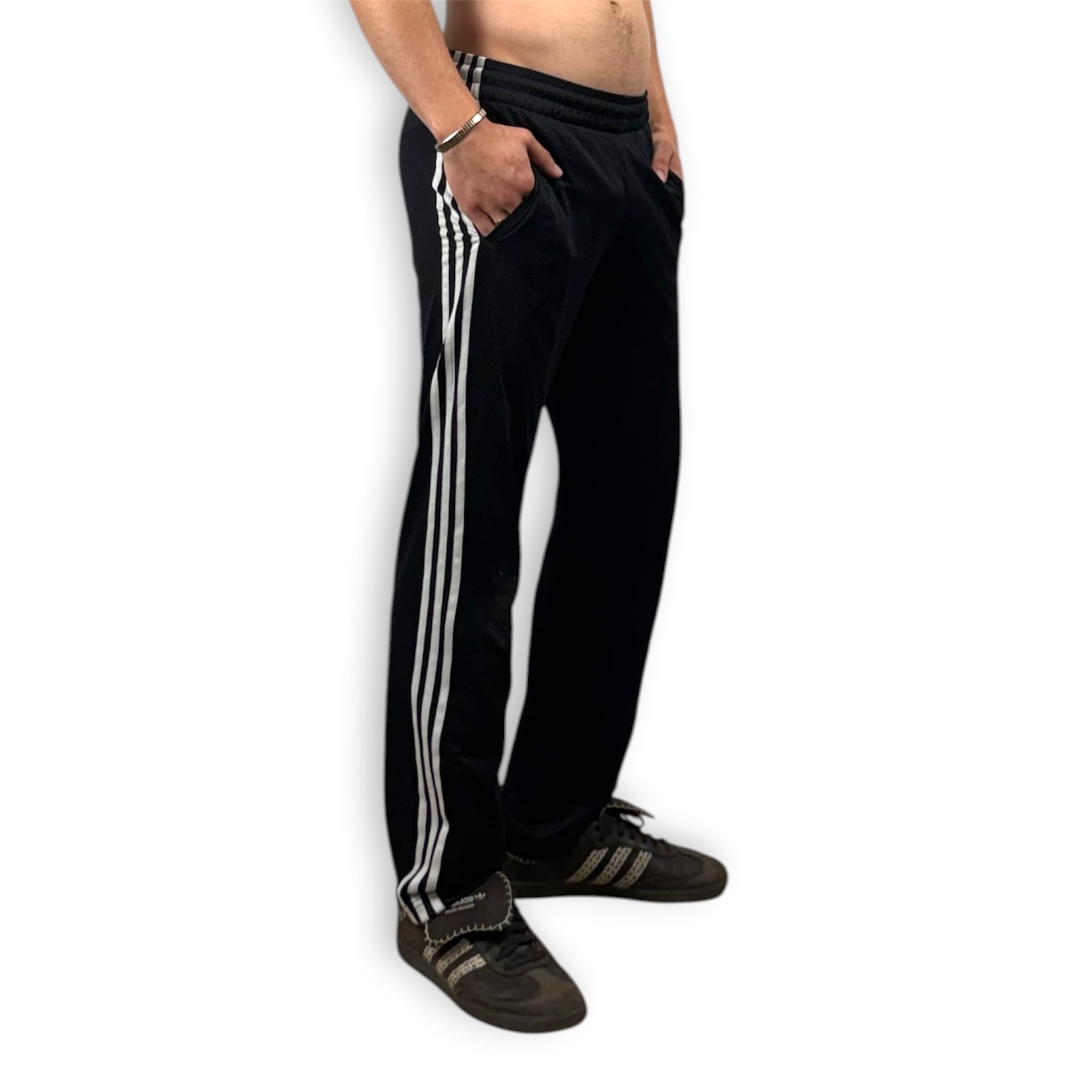 BLACK ADIDAS SWEATS