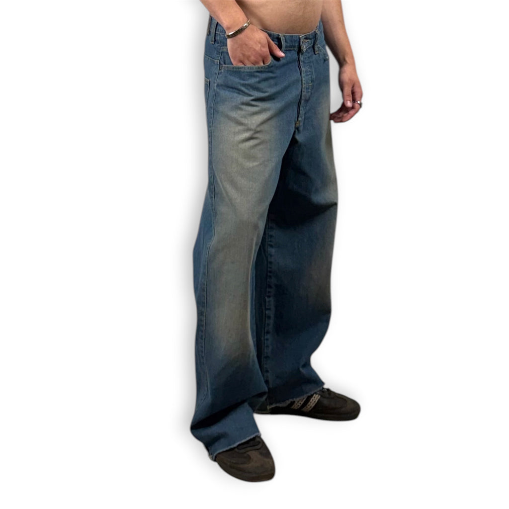 LIGHT WASH WIDE JEANS
