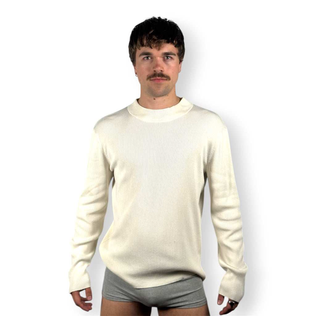 WHITE SWEATER